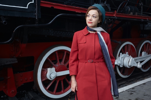 Для сериала "Чужая жизнь" понадобилось два 7-тонных грузовика антикварной мебели