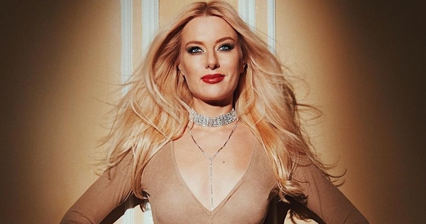 "Ух ты какая за 40!": Ольга Горбачева похвасталась стройной фигурой в купальнике