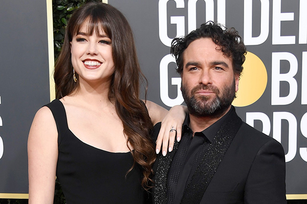 Актер "Теории Большого взрыва" Джонни Галэки впервые станет отцом