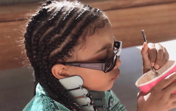 Кардашьян обула 5-летнюю дочь в туфли на каблуках