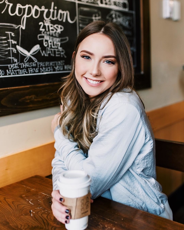 Ест и не полнеет: 23-летняя дочь Эминема показала соблазнительную фигуру