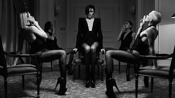 "Вылитая Майли Сайрус":  MARUV покорила Сеть новой фотосессией