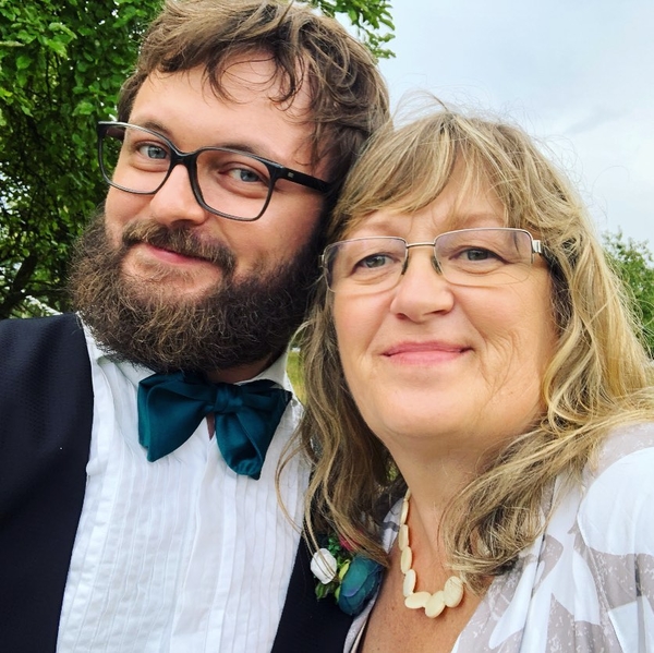 День матери: как украинские звезды поздравляют своих мам