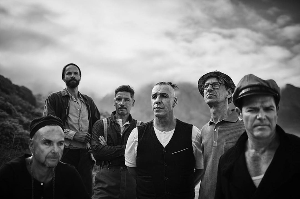 Rammstein показала скандальный "нацистский" клип 21-летней давности