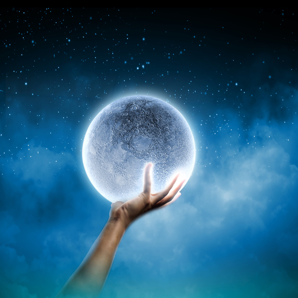 Голубая Луна: как и на кого влияет, что нельзя делать