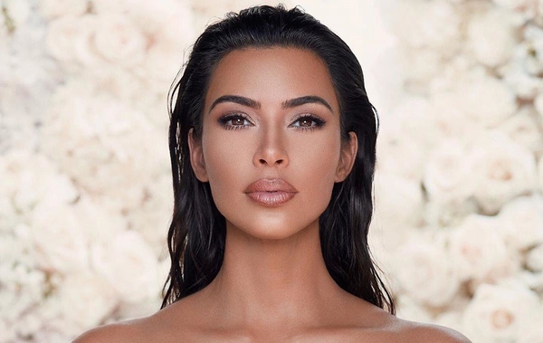 Кардашьян показала пикантные фото с Пэрис Хилтон