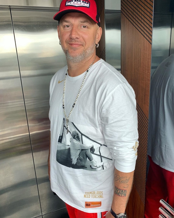 "Умиление!": Потап растрогал Сеть кадром с ребенком на руках