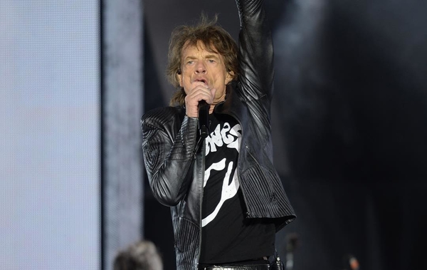 Мик Джаггер станцевал после операции на сердце