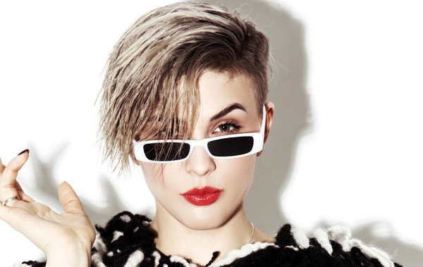 У пилона на пуантах: MARUV показала горячий тизер клипа Mon Amour