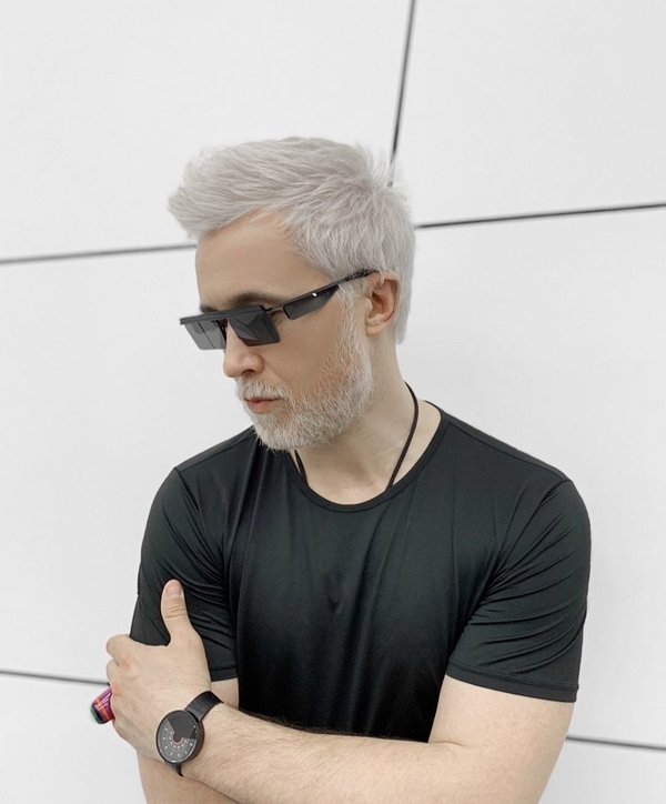 "Лет на 20 старше": Бабкина раскритиковали за стильный Look