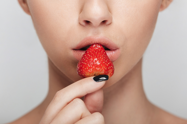 Ульяна Супрун посоветовала, как правильно есть клубнику