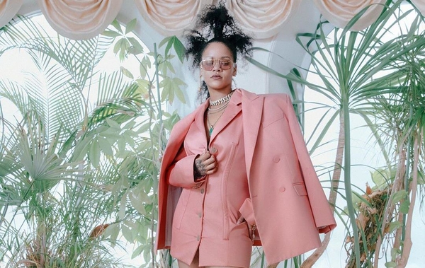 Рианна снялась в странном образе для NYTimes