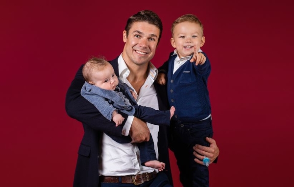 Герой шоу "Холостяк" Черкасов и его жена рассказали о воспитании сыновей