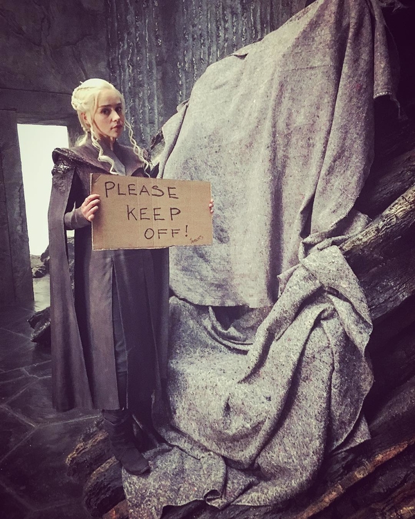 "Слушала выступления диктаторов" - Эмилия Кларк рассказала о роли Дейенерис