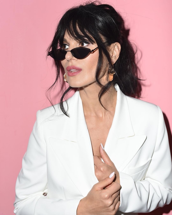 Стилист рассказала о самых модных очках этого лета