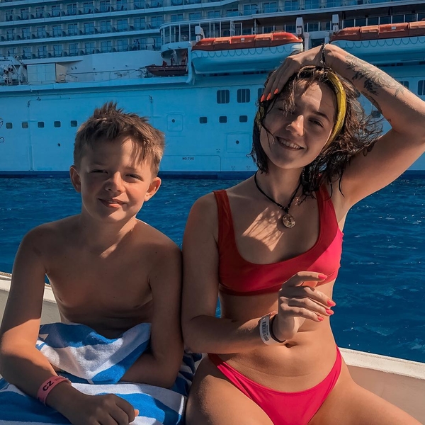 "Воспитываем тебя мужчиной": Падчерица Потапа рассказала, как "мучает" младшего брата