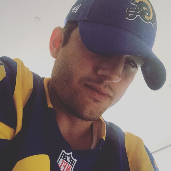 Эштон Кутчер дал показания по делу о жутком убийстве экс-подруги