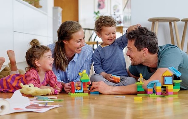 Почему дети, с которыми играют родители — счастливее и успешнее. Исследование компании LEGO®