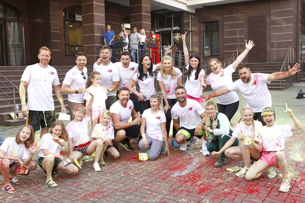 Звезды вышли на цветную зарядку для осуществления детской мечты