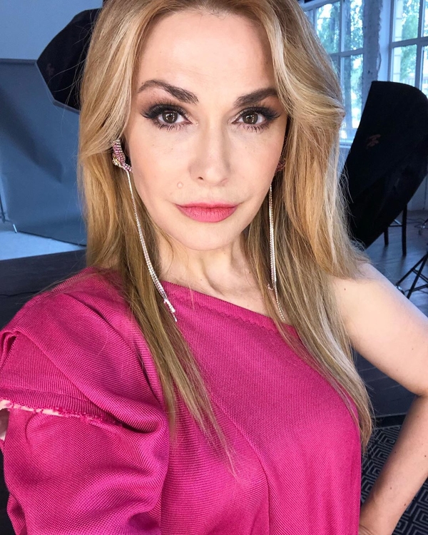 "Вся в отца!": Ольга Сумская похвасталась дочкой-выпускницей