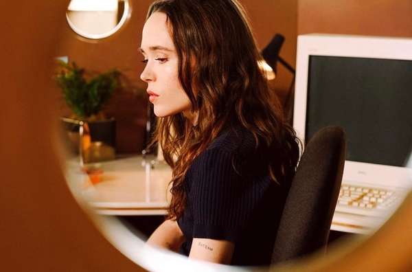 Звезда "Джуно" и "Людей Икс" сфотографировалась с женой обнаженной