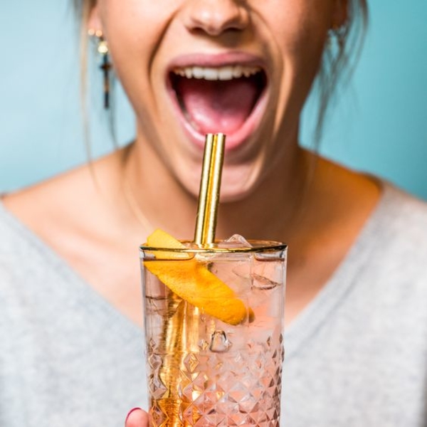 Полезно ли пить воду с лимоном натощак: мнение диетолога