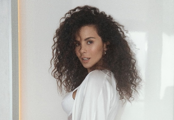 Каменских показала "домашние" ласки и подарок от Потапа