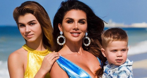 "Как сестрички": Анна Седокова показала подросшую дочь