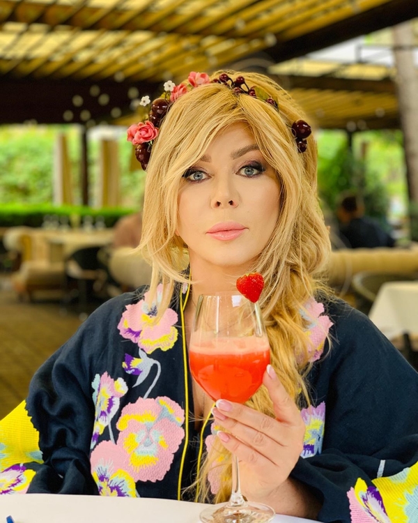 "Мясо с ножа": Ирина Билык похвасталась ужином на морском курорте