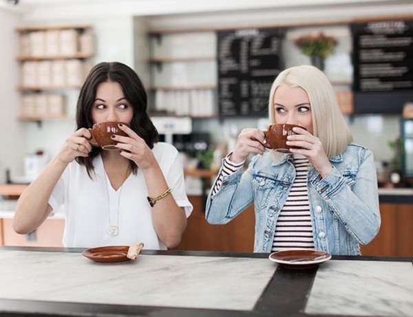 ТОП-8 психологических трюков, чтобы понравиться людям