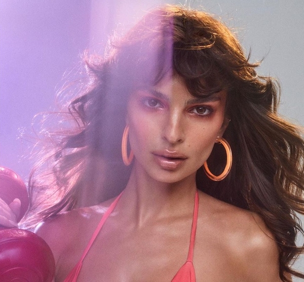 Круассан и йога: Супермодель Эмили Ратаковски рассказала о секретах хорошей фигуры