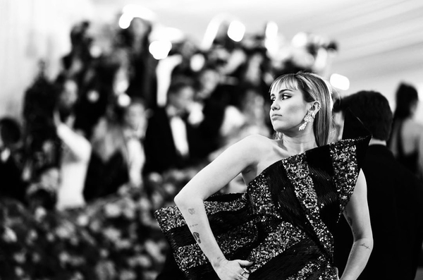 Майли Сайрус рассказала о нападении фаната