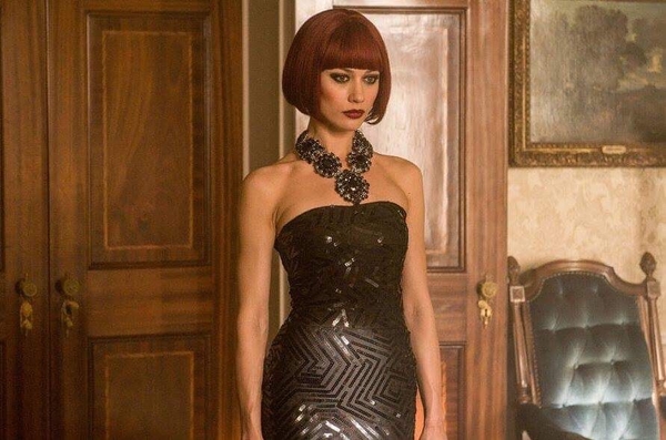 Ольга Куриленко поделилась архивным фото с Бондом