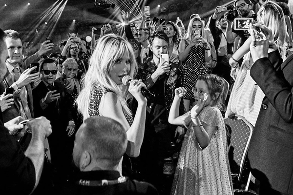 Украинские звезды выступили на российской премии: Кто с кем пришел