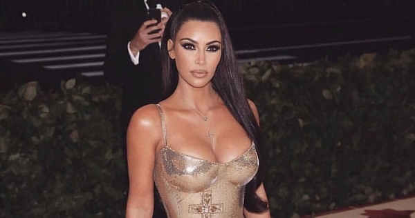 Ким Кардашьян впервые показала лицо четвертого ребенка