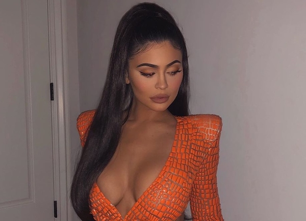 Жаркие фото: Кайли Дженнер взорвала Сеть пикантными кадрами с велопрогулки