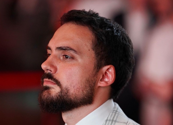 Мужа Славы Каминской поздравили с открытием клиники и поругали за развод