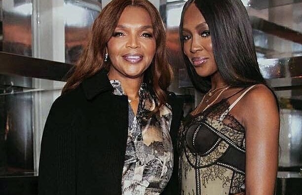 67-летняя мать Наоми Кэмпбелл снялась для рекламы купальников