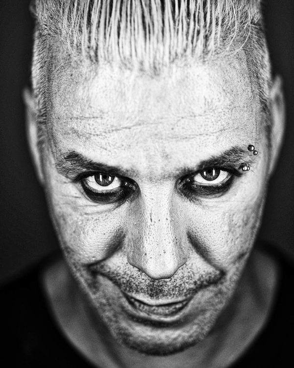 Лидер Rammstein сломал челюсть мужчине в отеле из-за своей спутницы