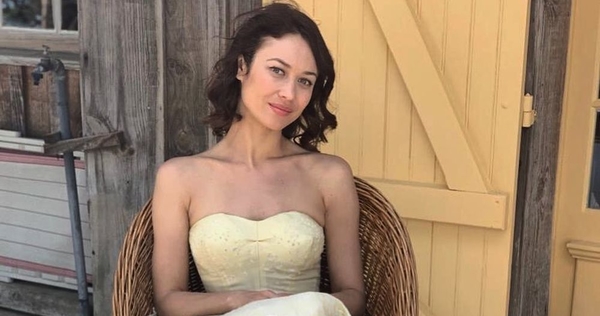 "Леди в красном": Ольга Куриленко похвасталась ночной фотосессией