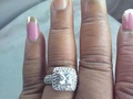 Огромное кольцо и странный маникюр - героиней публикаций СМИ стала неизвестная невеста