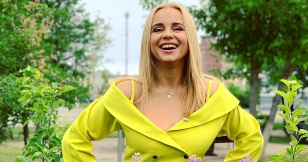 "Очень изысканно": Лилия Ребрик восхитила Сеть стильным платьем-вышиванкой