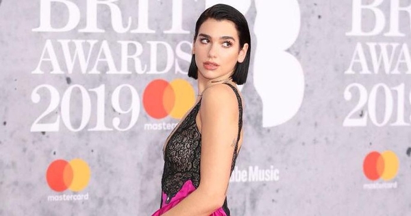 Певица Дуа Липа показала, как выглядела в детстве