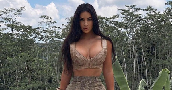 "Горячая штучка": Ким Кардашьян похвасталась фигурой в бикини