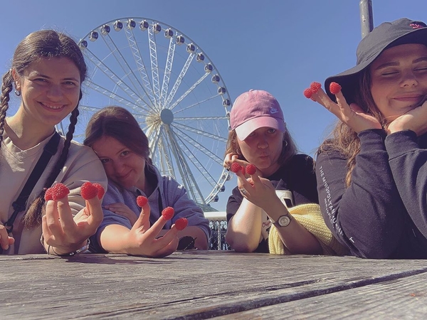 Группа KAZKA выпустила песню, поддерживающую женский пол