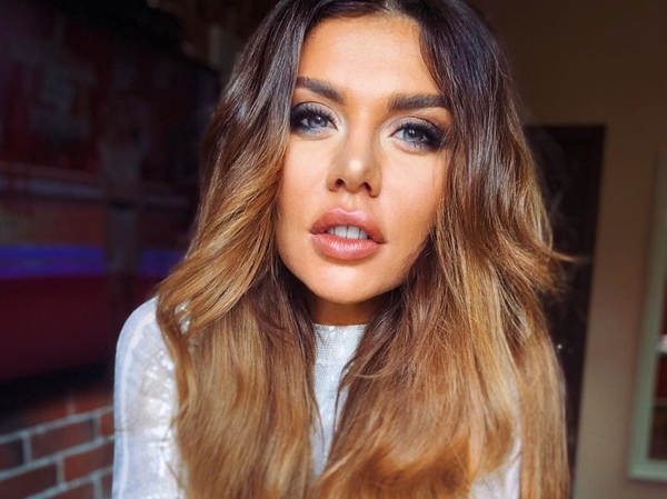 "Срочно надеть штаны!": Седокову затроллили в Сети за фото в купальнике