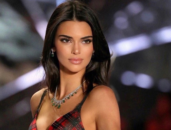 Самая высокооплачиваемая модель мира Кендалл Дженнер снялась обнаженной