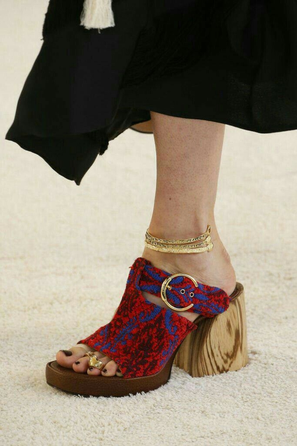 Модные босоножки на лето 2019: ТОП-10 самых актуальных моделей