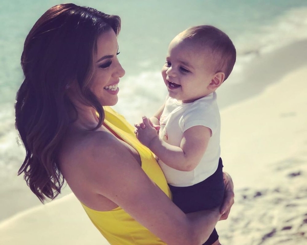 Ева Лонгория трогательно поздравила сына с первым днем рождения