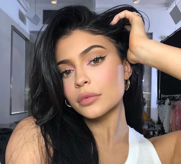 Обычный рабочий день миллиардерши: Кайли Дженнер показала атрибуты богатой жизни